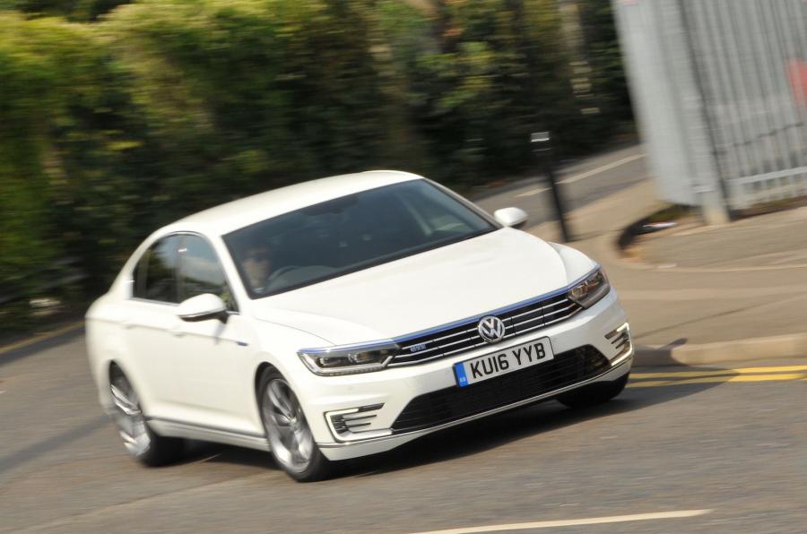 Volkswagen Passat GTE (UK) '2016